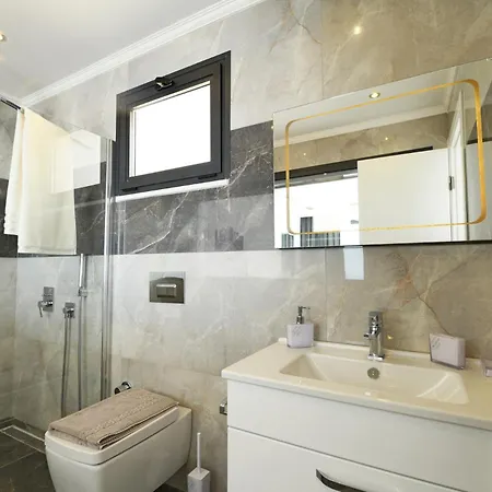 Villa Sleeps 4 Pool Air Con Wifi