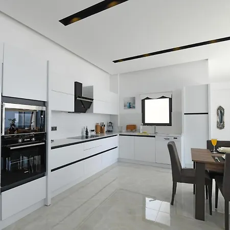 Sleeps 4 Pool Air Con Wifi Villa *