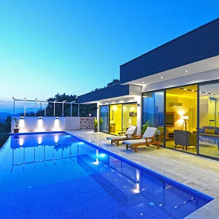 Villa Sleeps 4 Pool Air Con Wifi *