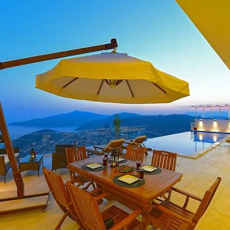 Sleeps 4 Pool Air Con Wifi *