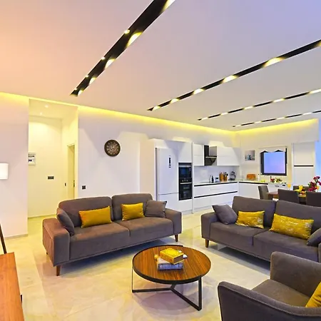 Villa Sleeps 4 Pool Air Con Wifi *