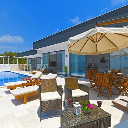 Sleeps 4 Pool Air Con Wifi